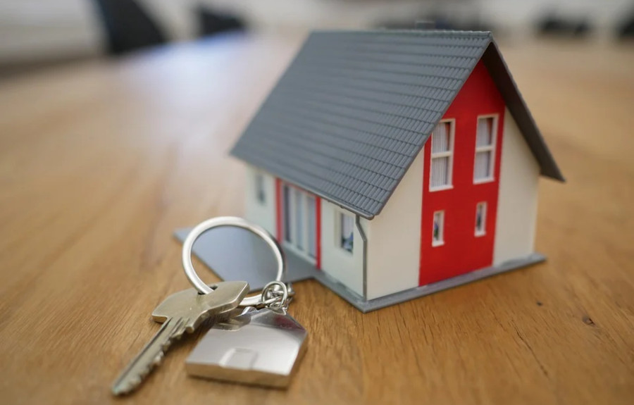 house and keys on table