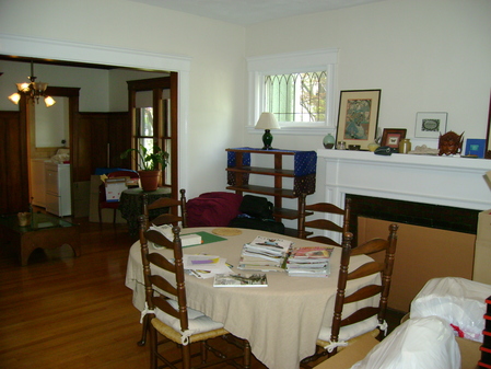 Deep livroom + open entry to d