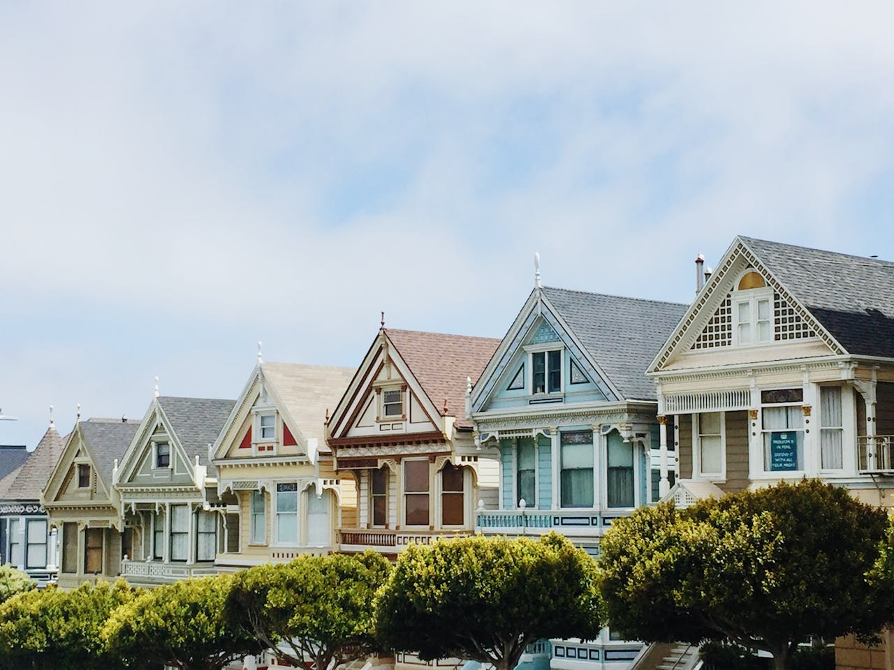 Multiple houses in a row with different colors. Image by Pexels