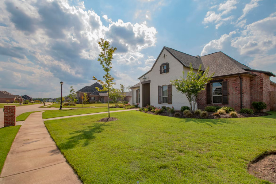 house, big front yard