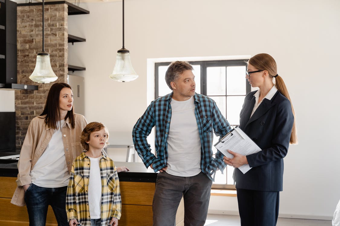 Broker talking to a couple