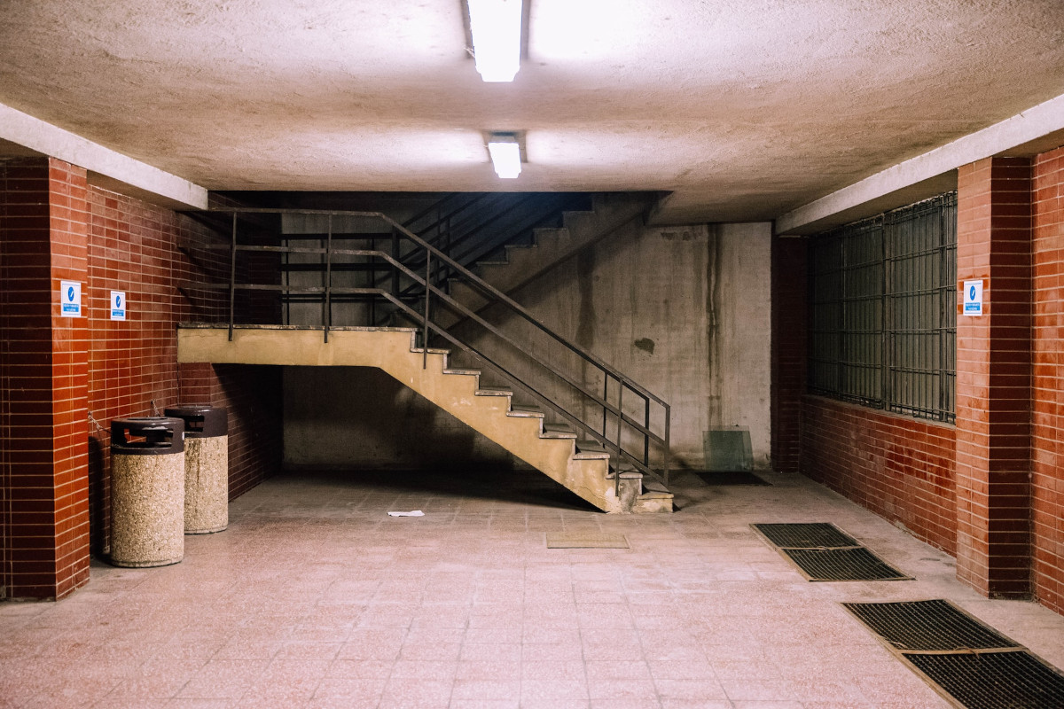 empty room with built-in desk and a chair on a lower level. Image from Unsplash