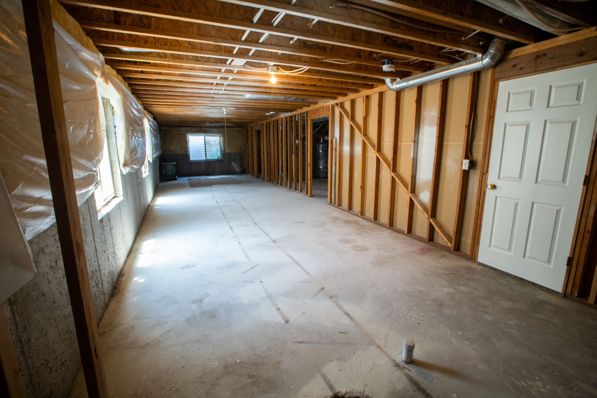 Concrete floor in a basement. Image by Unsplash