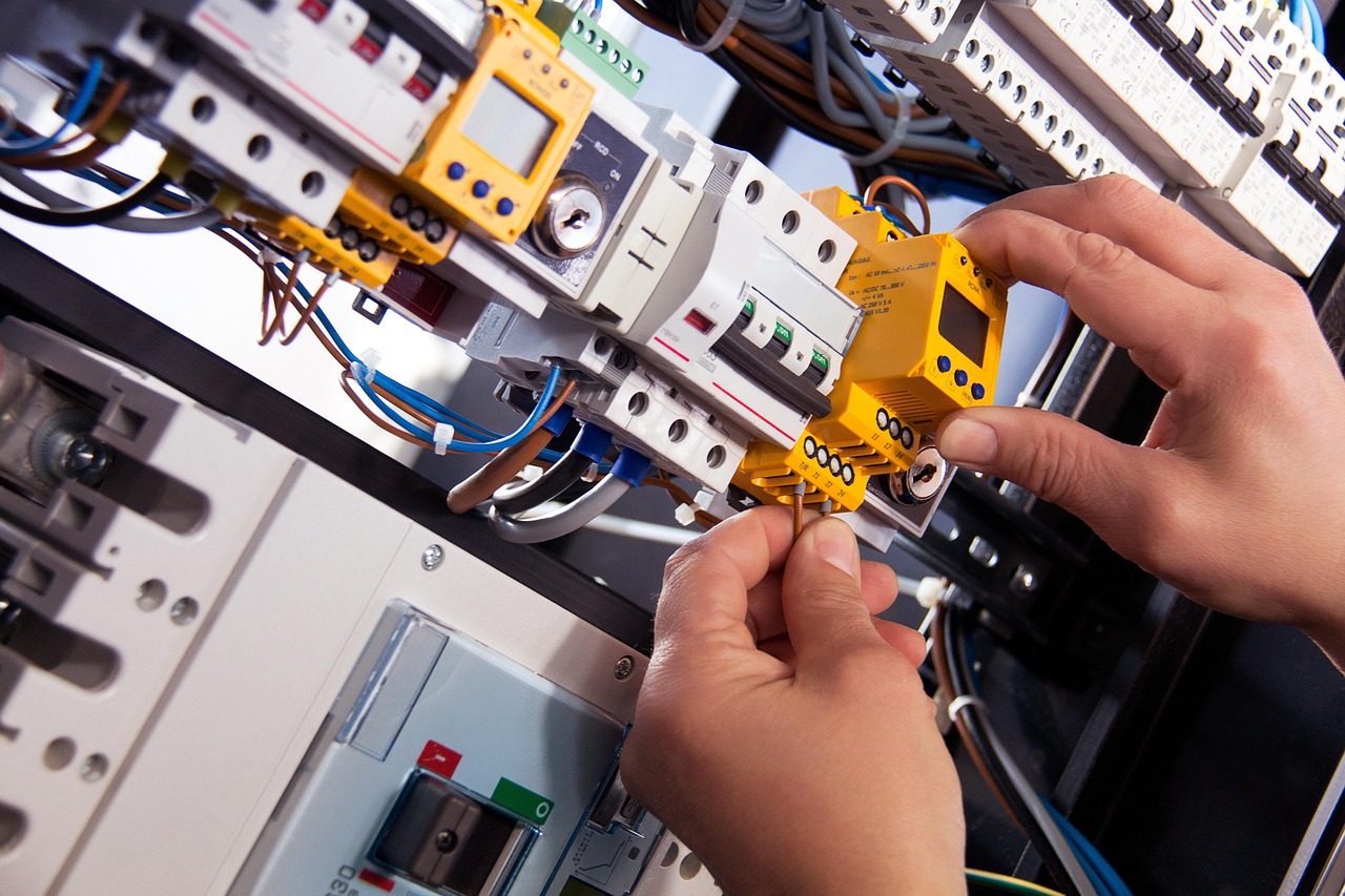 Electrical wiring. Image by Pixabay