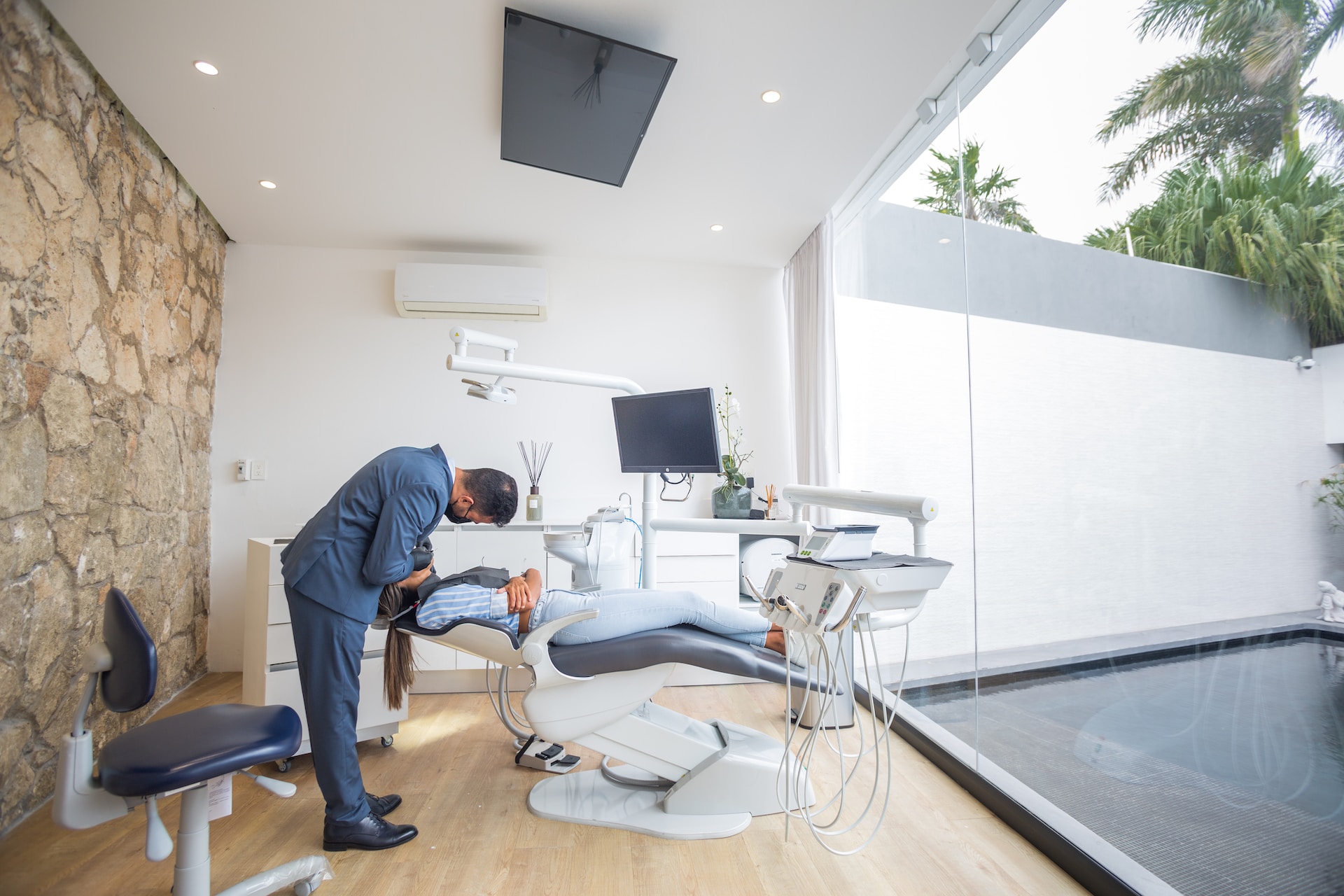 dentist, patient. Image by Unsplash