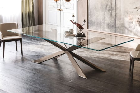 Modern rectangular diningroom table with 6 chairs. Image by Roomservice360.com