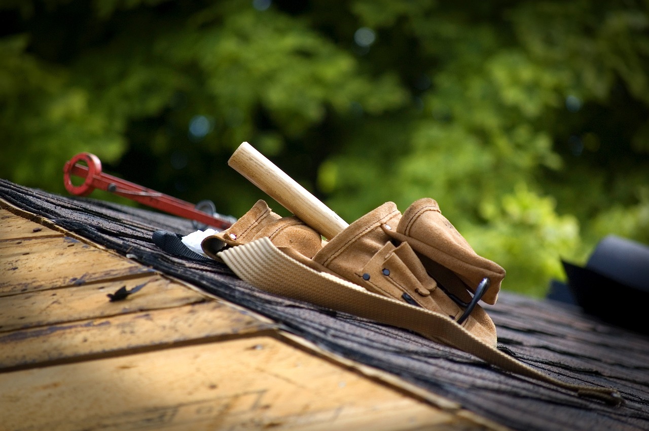 Tool belt on a roof