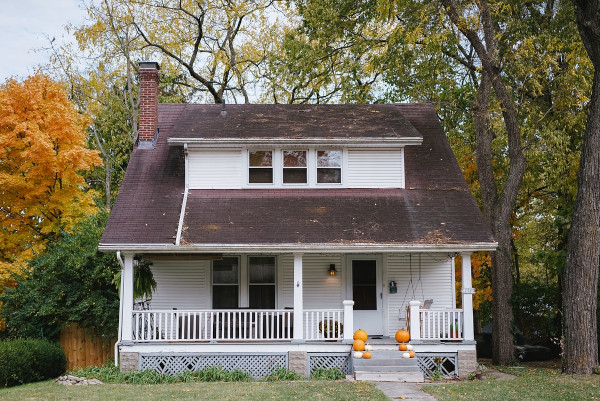 White house, fall, pumpkins on stairs