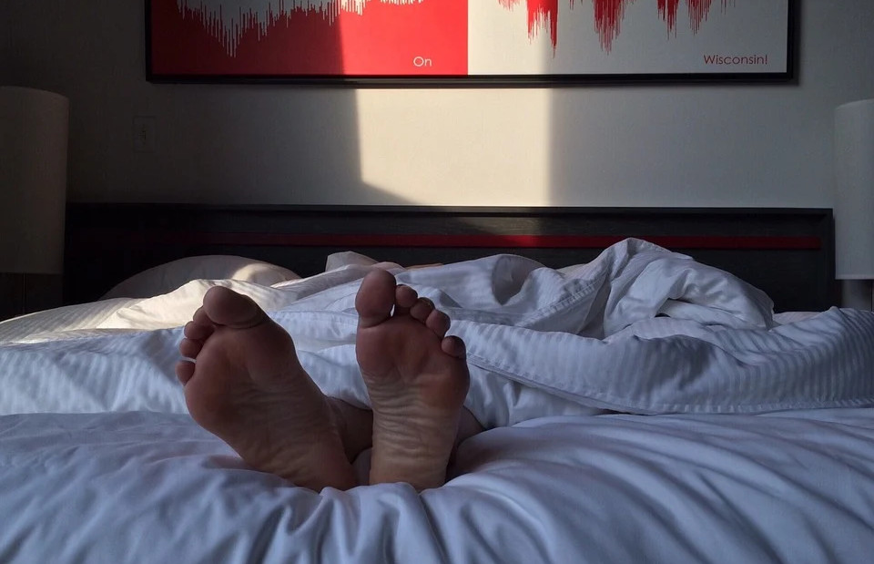 Feet, sleeping in a bed