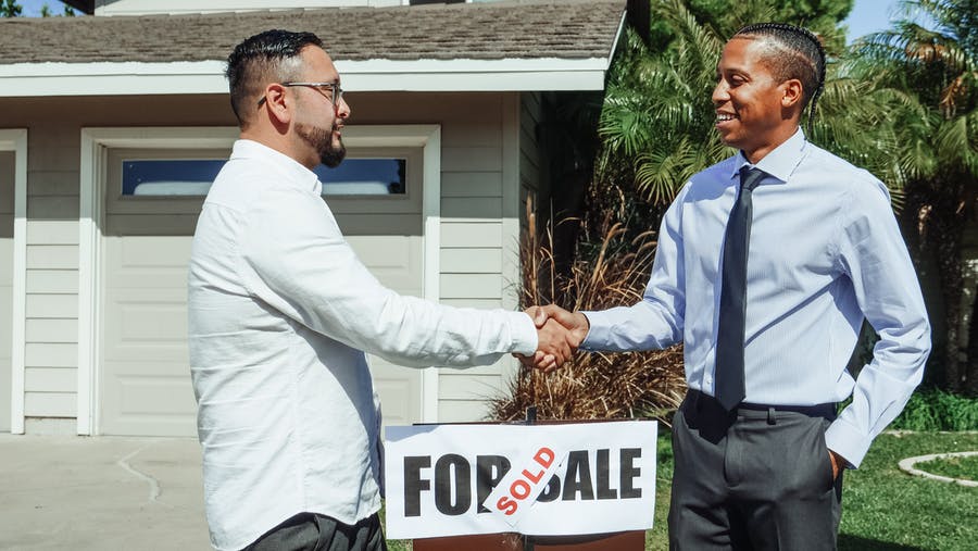 Two people shaking hand