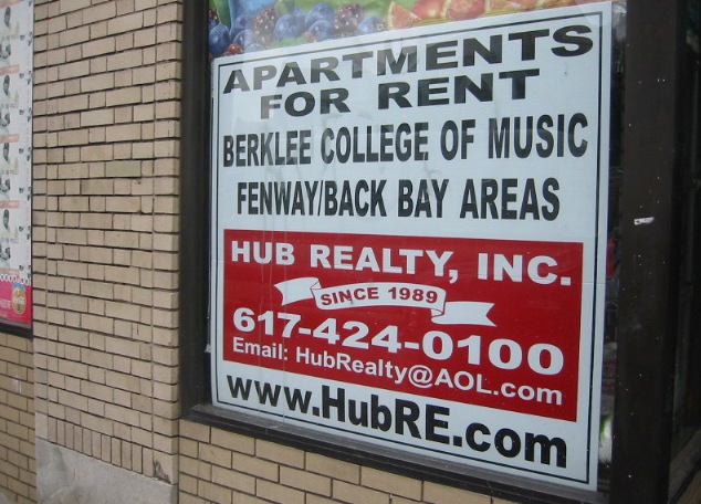 Hub Realty sign