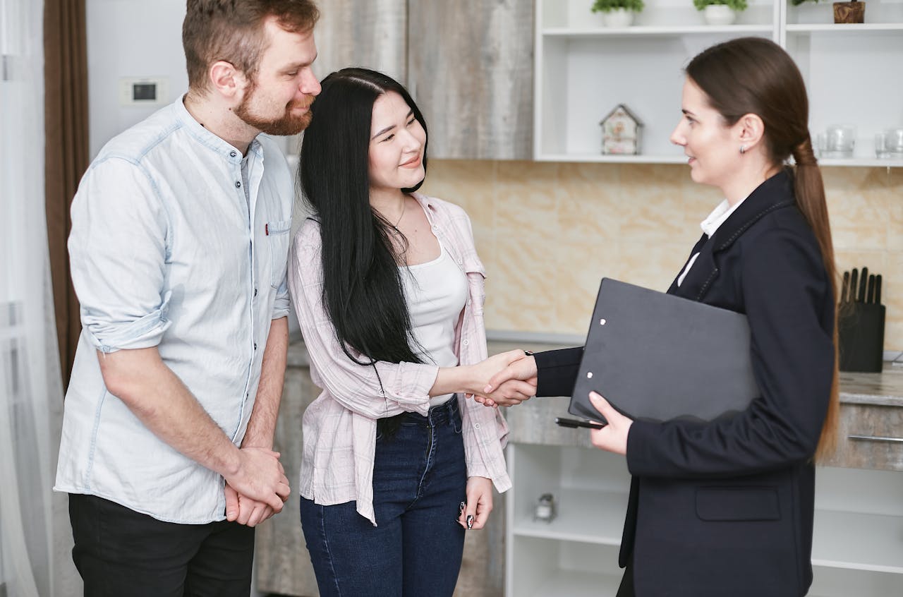 People shaking hands. Image by Pexels