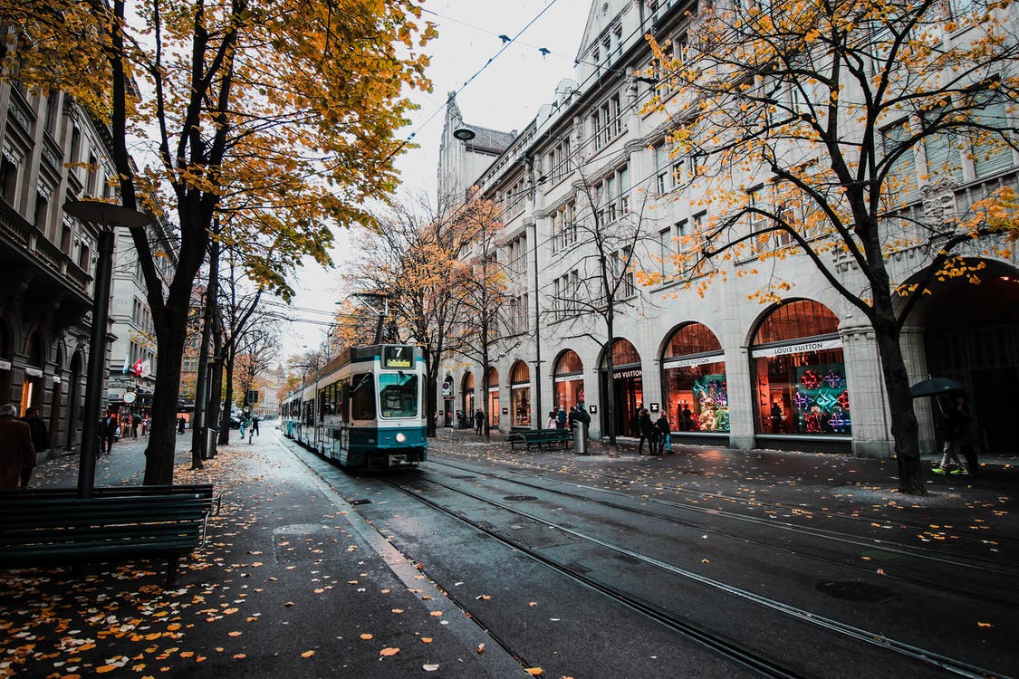 train, houses