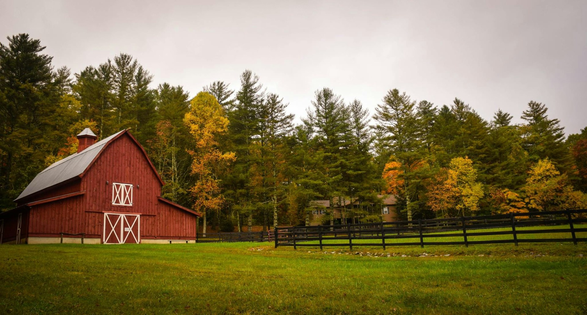 Red barn. Image By Unsplash
