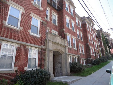 AMAZING STUDIO, QUIET STREET, SEPARATE KITCHEN, TONS OF SUN! AVAIL NOW
