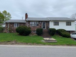Beautiful Split Entry In West Revere