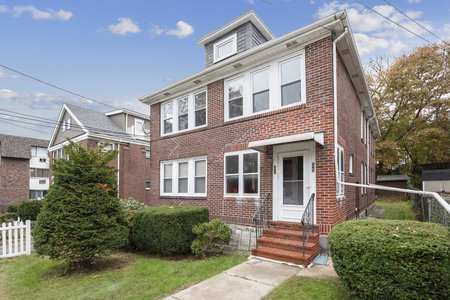 Spacious & Renovated Three Bedroom Apartment With In-Unit Laundry & Parking For July 1st