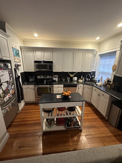 Large 2 Bed ~ Open Layout ~ Heat & Hot Water Incl. ~ Laundry In Unit