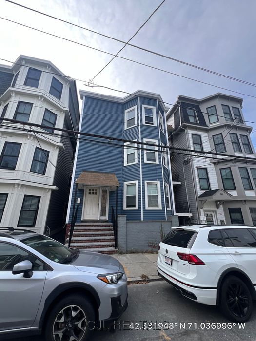 Boston - East Boston Apartment