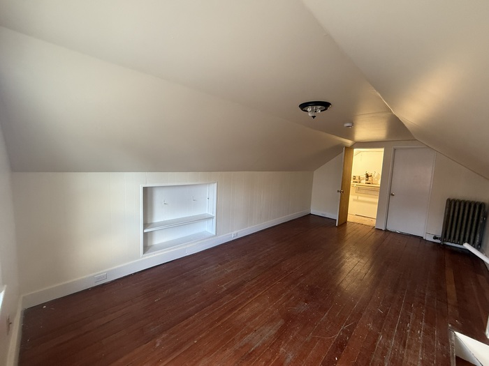 2.75 Bed Apartment in Belmont