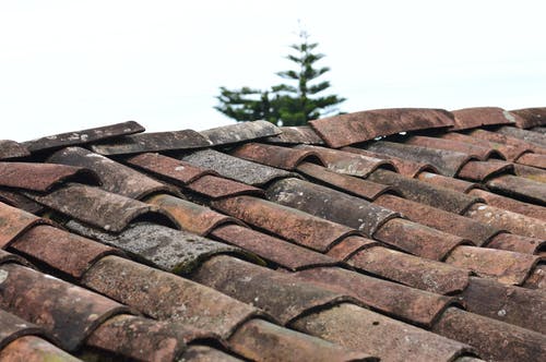 Old roof shingles. Image by Pexels