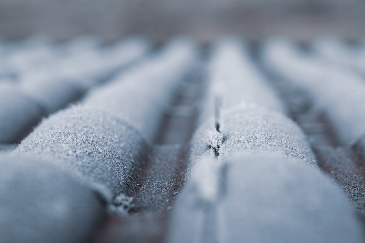 Frozen roof. Image by Pexels