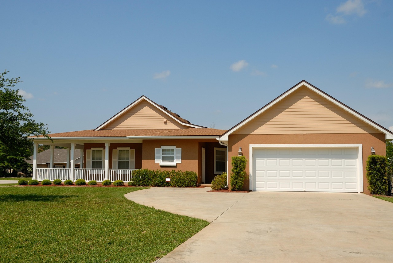 house with a two car garage. Image by Pixabay