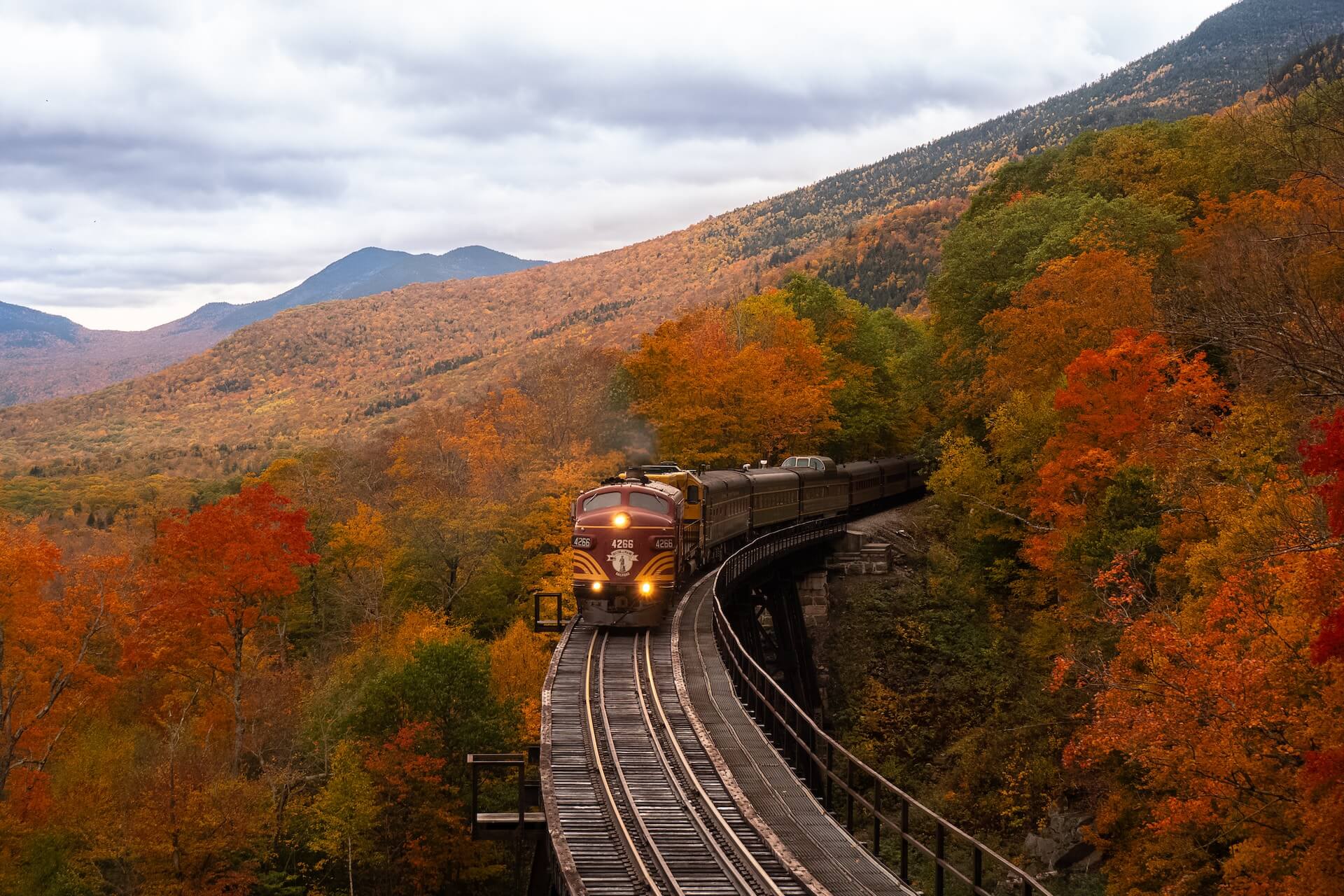 Train, fall foliage, New Hampshire