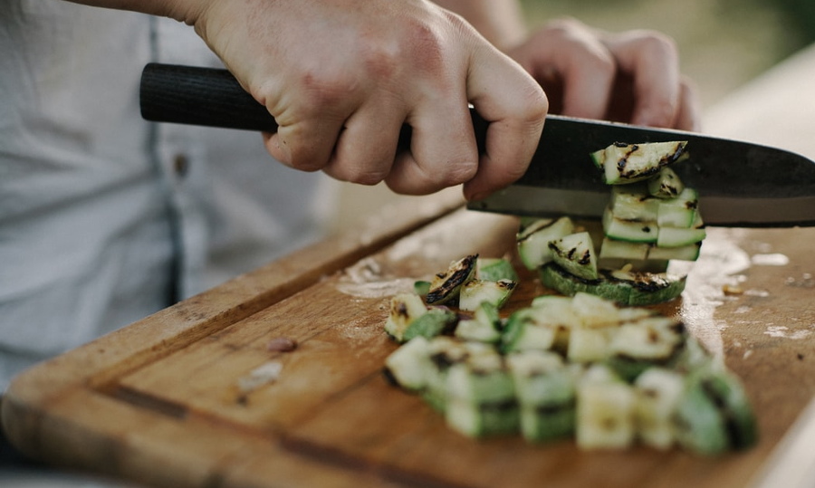 Chopping food