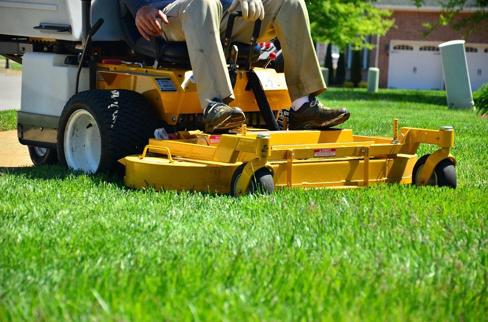 Riding lawnmower